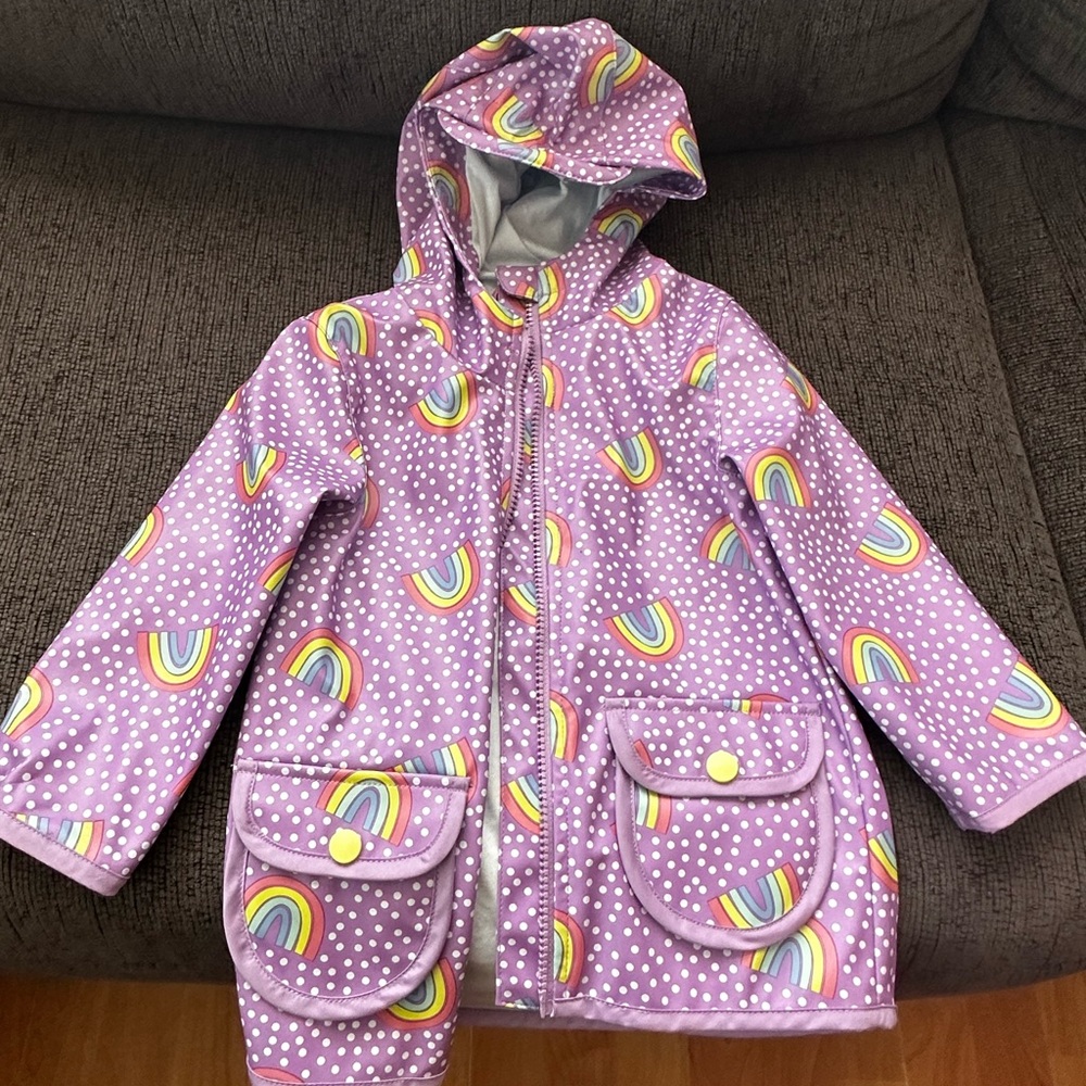 Cat and Jack rain coat 2T. Never worn.
